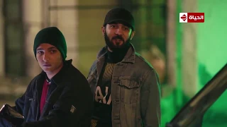 أيوب كوميديا خالد وهو بيحرق عربية منصور فيها تليفون عشان تكلم المطافئ 