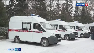 Больницы Омской области получили 17 новых машин скорой помощи