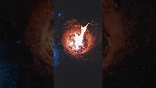 هل من عاشق الليل مع صوت البحر ولهيب النار 