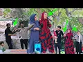 Download Lagu 😍💃🕺Going for fun: Sohrab and Zeinab dancing and having fun with tourists and Sohrab singing💞🎤
