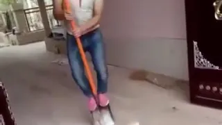 منيح انو العصايه ما انكسرت دندنها