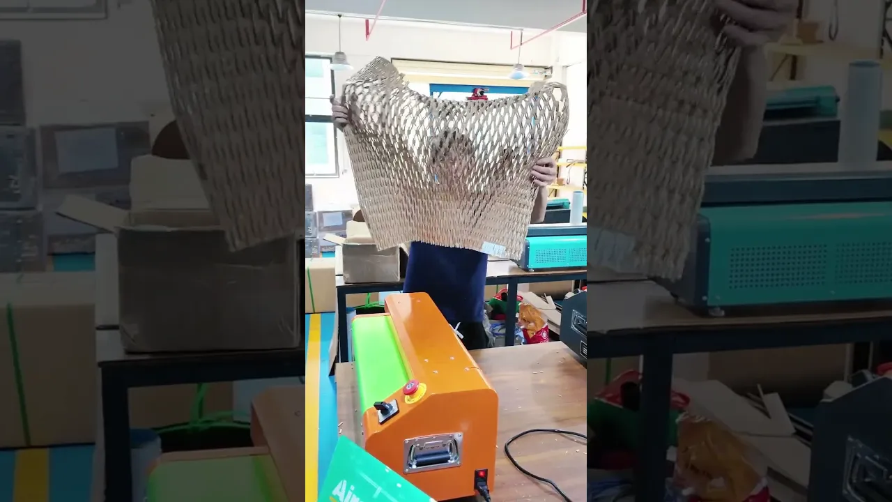 Cardboard Expander Machine, recycle waste corrugated boxes into fluffy cushion filling.