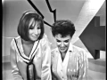 Download Lagu JUDY GARLAND AND BARBRA STREISAND - Happy Days Are Here Again