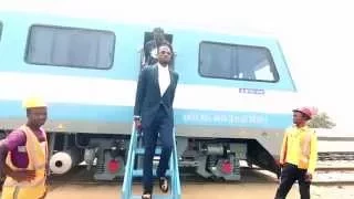dbanj takes wande coal and oritse femi on a train ride with n y p d