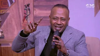 زووم أفريقا   الفنان عبد الواحد البنا قلب الاستوديو كله بأغنية  شوباشو  دندنها