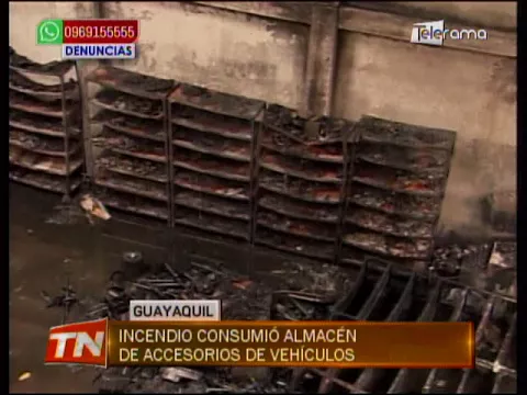 Incendio consumió almacén de accesorios de vehículos