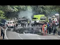 Download Lagu HARI TERBURUK DI SITINJAU LAUIK !!! JALAN DIPENUHI TUMPAHAN OLI, Semua Kendaraan Bergelimpangan
