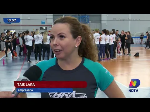 Mulheres participam de aula gratuita de defesa pessoal em Joinville