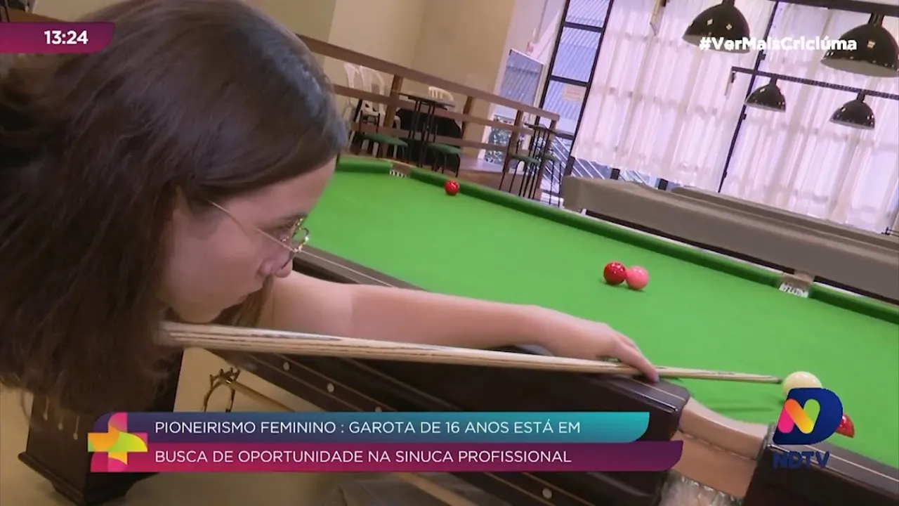 Gabriela, de 16 anos, se destaca na sinuca profissional em Criciúma