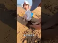 When Dad Tries a Funny Beach Trick with His Little Girl