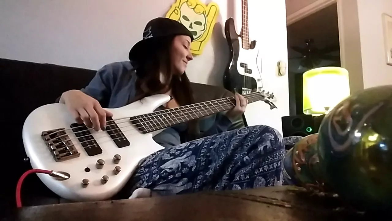 Bass cover (Black Uhuru - Guess Who's Coming To Dinner)