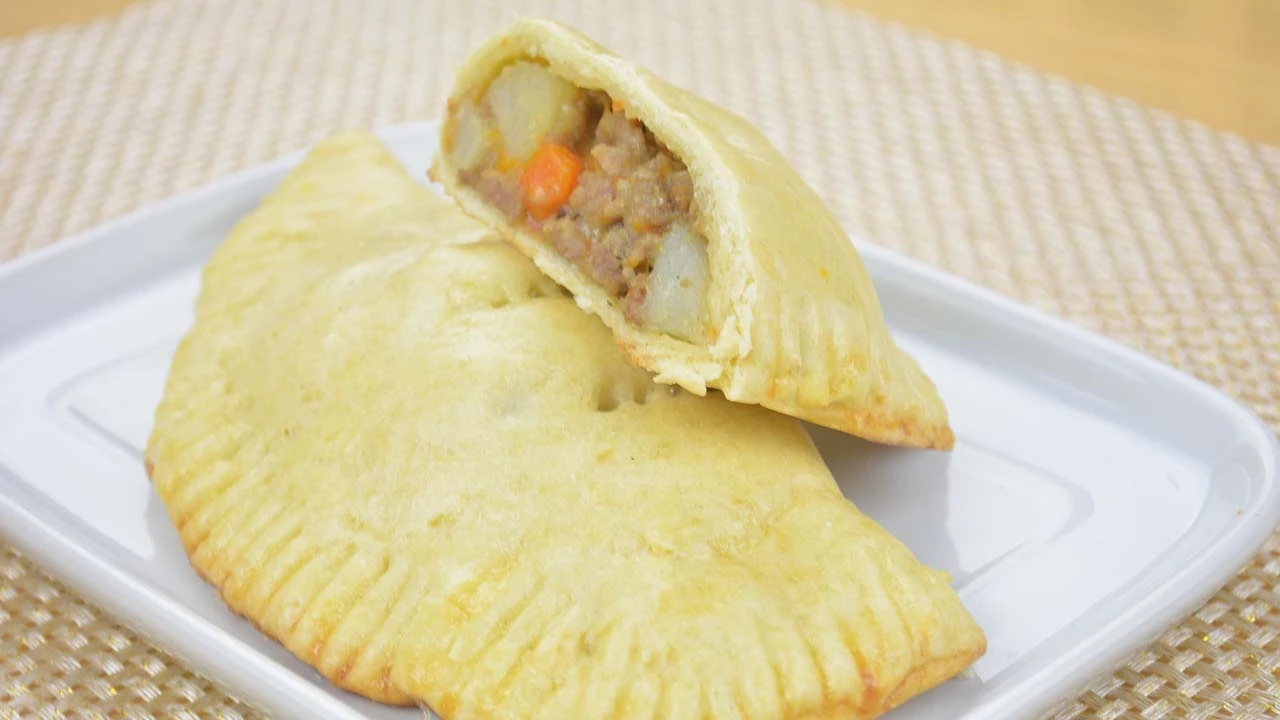 How to make Nigerian Meat Pie - Chef Lola