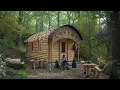 Lagu Een gezellige houten hut met open haard in het bos bouwen