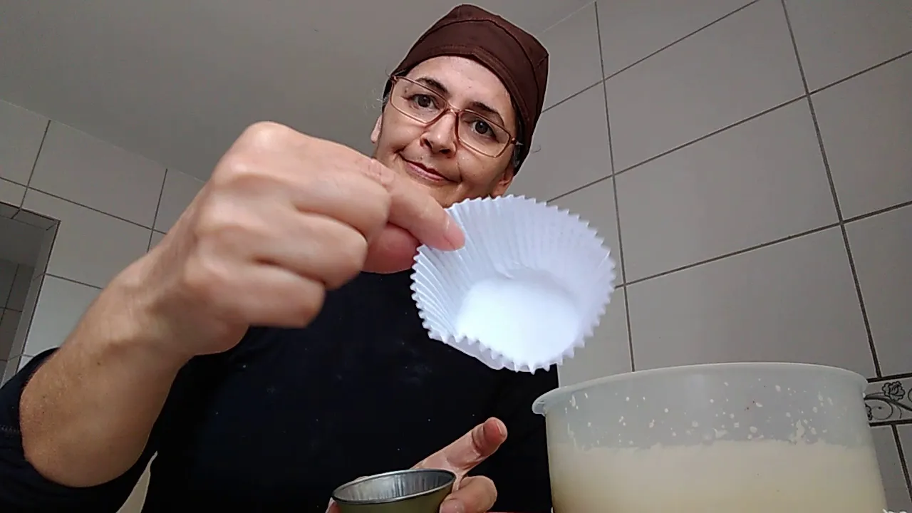RECEITA EM LIBRA: CUPCAKE DE BAUNILHA COM CHOCOLATE