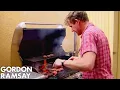 Gordon Ramsay Steps In Helps To Cook Burgers Hotel Hell