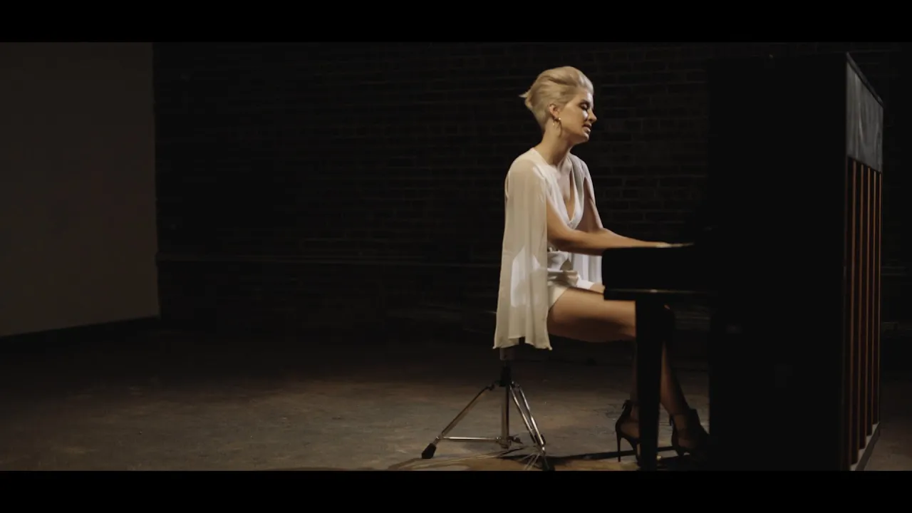 Maggie Rose - "Love Me More" (Official Music Video) Maggie Rose - "Love Me More" (Official Music Video)