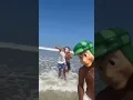 Download Lagu turma da carreta furacao na praia😱😱😱 #trenzinhodaalegria #carretafuracão #fofão #shorts #praia