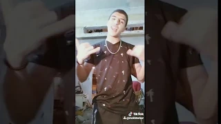 ميوزكلي رجاله طرح عن حط لها ميك اب عيله الصحاب 