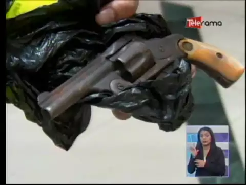 DETIENEN A 2 SUJETOS PORTANDO UNA ARMA DE FUEGO 