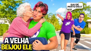 UMA IDOSA TENTOU BEIJAR O VOID *quase briguei com ela