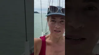 Яхта села не мель на выходе с ремонта. Спаслась и ушла в открытое #море ) #кругосветчики