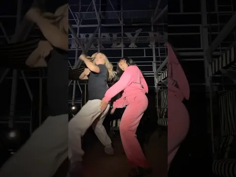 Brooklyn and Sarah twerking to new song!!