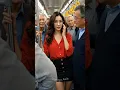 Lagu Seorang gadis Jepang cantik berdiri di dalam kereta bawah tanah yang penuh sesak di Tokyo #japan #subway #tokyo #aiart