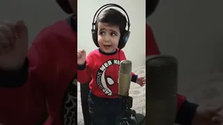                                حمیرا مهربونیت قشنگه    این  بچه از حمیرا خوشگل تر میخونه دندنها