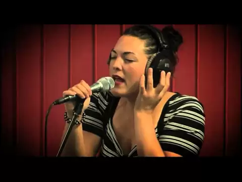 Download MP3 Studio Brussel: Caro Emerald - 'Back it up'