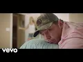 Download Lagu Luke Combs - When It Rains It Pours (texter på svenska)