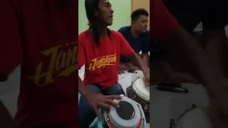 lihat cak met main melodi