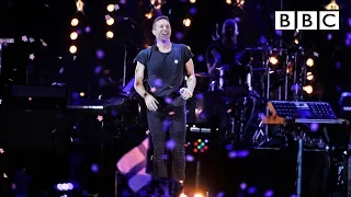 Download lagu Coldplay performs A Sky Full Of Stars at BBC Music....mp3