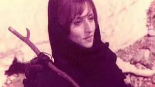 فيروز   عنبية دندنها