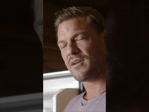 Alan Ritchson's childhood involved A LOT of spam!? #reacher