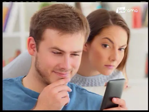 Mi pareja es controladora en las redes sociales ¿Te quiere o te controla?