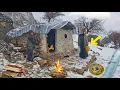 Lagu Survival in the snowy mountains🗻: Bringing water from a spring and cooking in a cold hut🌨🔥