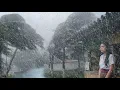 Download Lagu GROOTSTE IJSKRISTALLEN REGENSTORM IN EEN AZIATISCH DORP - REGENWANDELING OM DIRECT IN SLAAP VALLEN