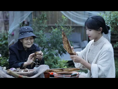 As a kid, I used to eat zongzi wrapped in shells of bamboo shoots.丨Liziqi Channel