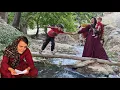 Download Lagu A dangerous journey through deadly rivers in search of refuge.... 👩‍👦‍👦😔🙏