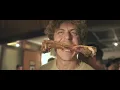 Los Tipitos & No Te Va Gustar - Campanas en la noche (video oficial)
