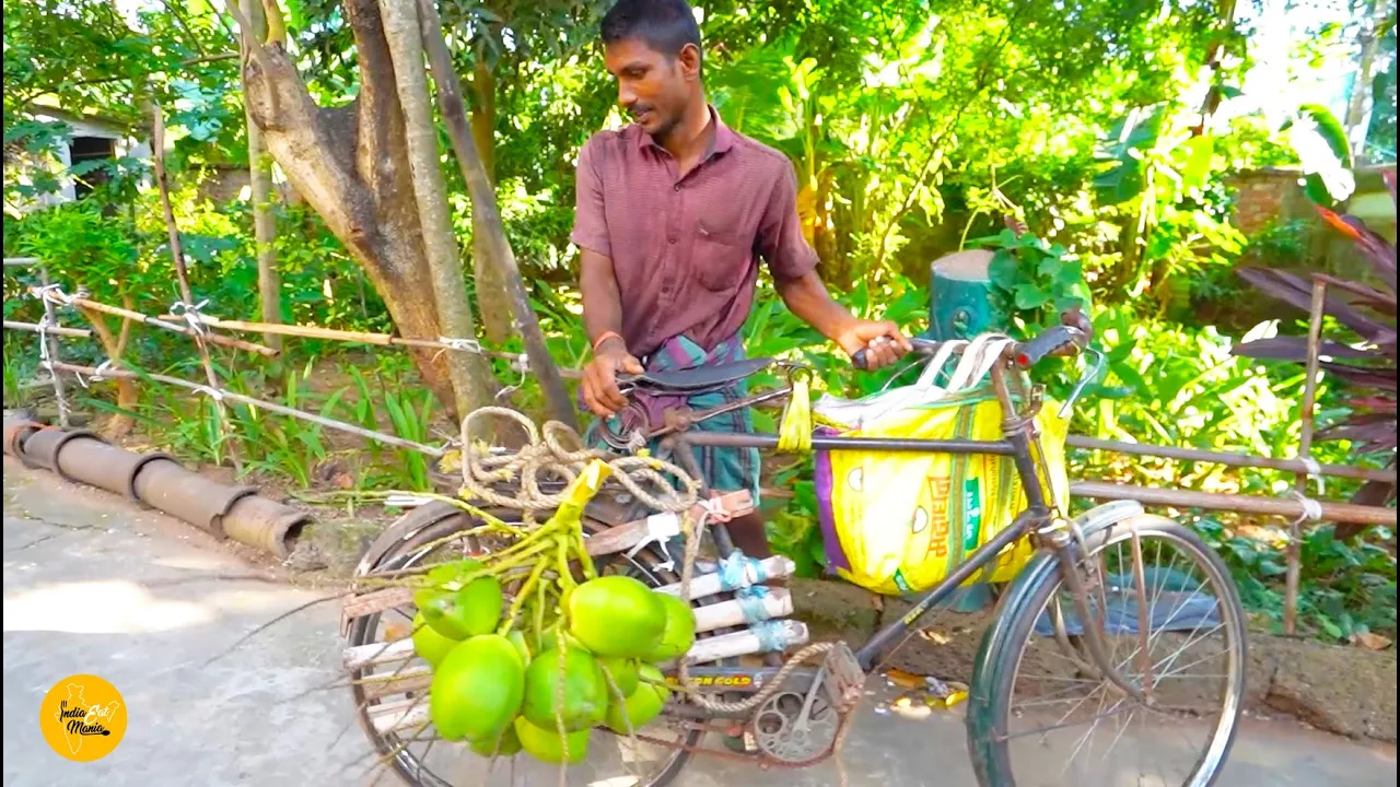 Indian Spiderman Climbing Coconut Tree For Fresh Coconut Water Rs. 30/- Only l Odisha Street Food