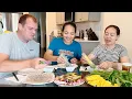 Download Lagu #673: Ăn mực hấp cuốn rau muống bà ngoại mang từ Việt Nam qua, trả lời câu hỏi của mọi người