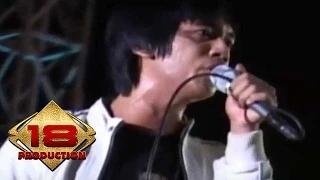 Download d'Masiv - Sudahi Perih Ini  (Live Konser Medan 08 Mei 2010) MP3