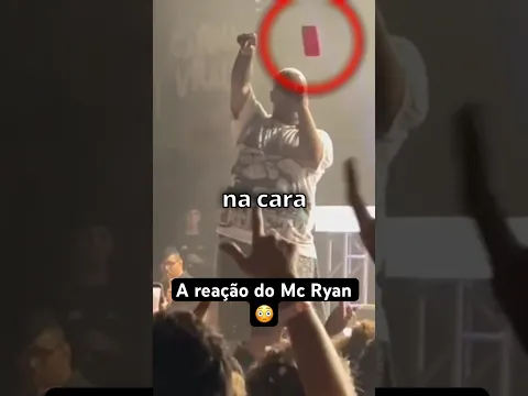 Mc Ryan é atingido com o celular na cara..