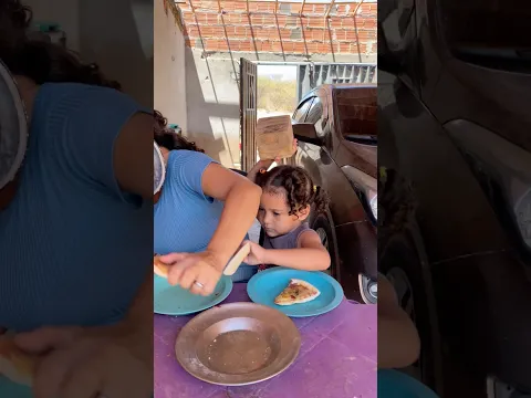 Ela levou a pizza e colocou uma pedra