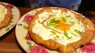 Ungarische Langosch Selber Machen (Rezept) || Homemade Hungarian Lángos (Recipe) || [ENG SUBS]. 