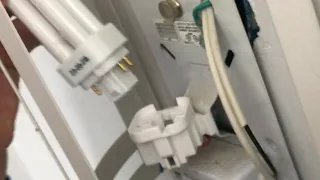 What s a 4 pin cfl lightbulb replacement u2