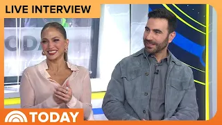 jennifer lopez brett goldstein talk chemistry in office romance