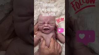 شوفو هذا الطفل حقيقي لو لعبة 