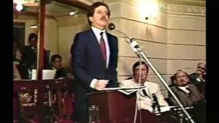 El expresidente de Chile le habla a estudiantes en Mexico.